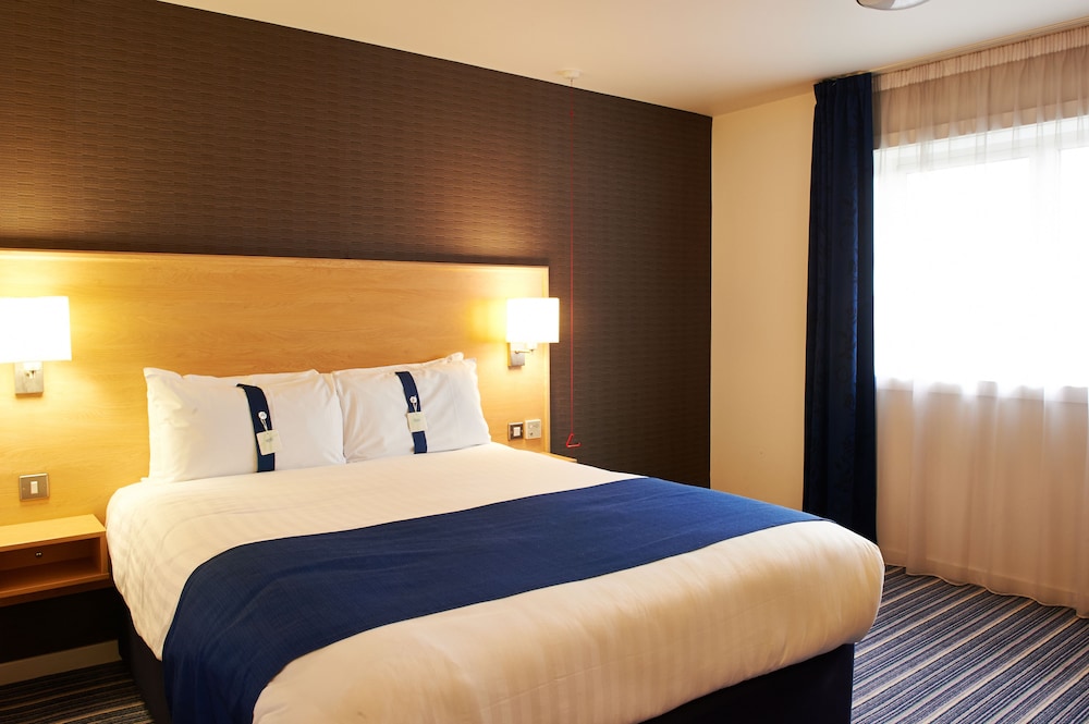 holiday inn express manchester airport by ihg