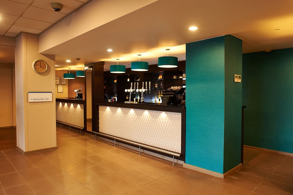 holiday inn express manchester airport by ihg