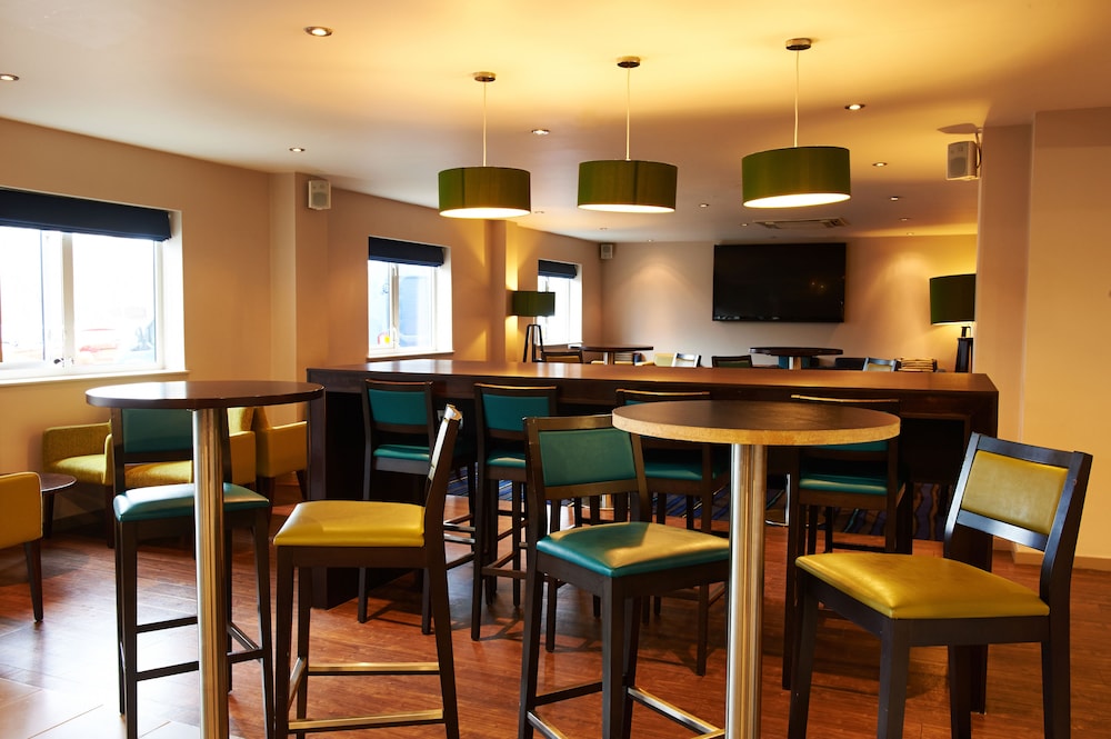 holiday inn express manchester airport by ihg