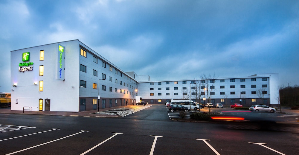 holiday inn express manchester airport by ihg