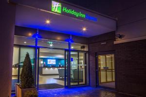 holiday inn express manchester airport by ihg