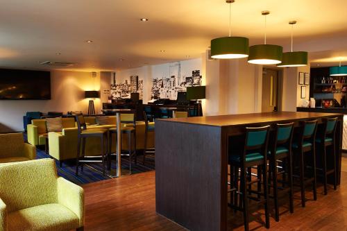 holiday inn express manchester airport by ihg