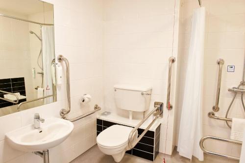 holiday inn express manchester airport by ihg