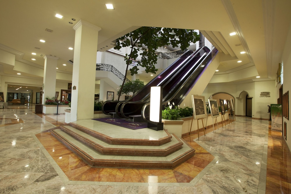 hs hotsson hotel leon