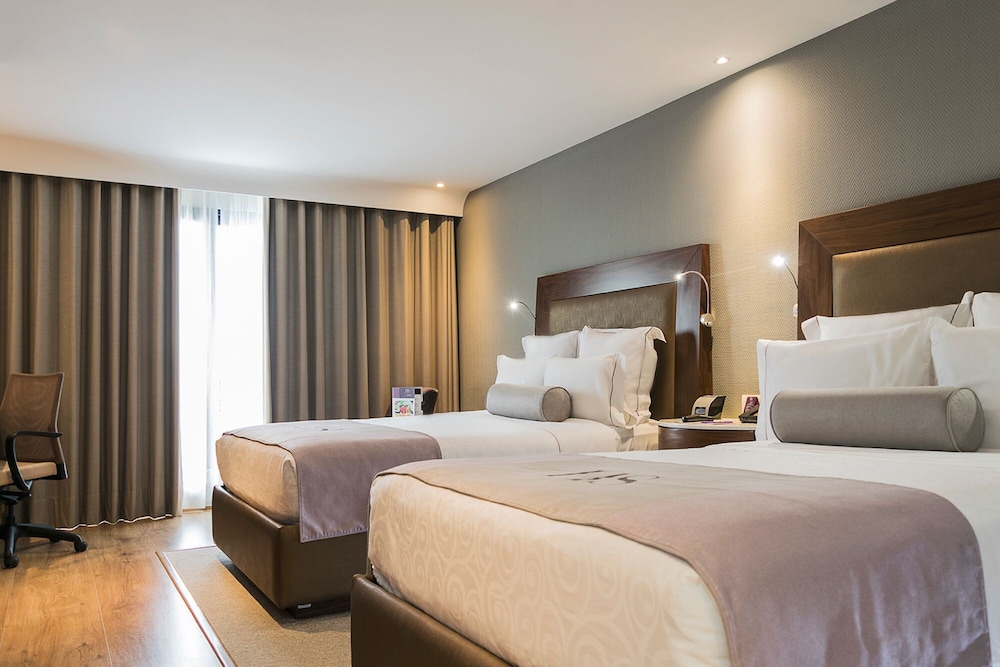 hs hotsson hotel leon