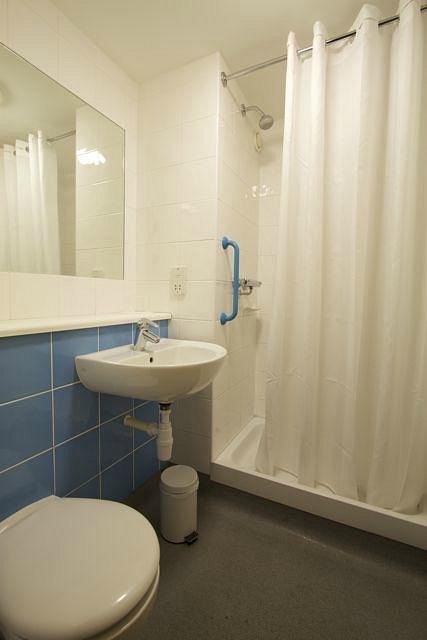 travelodge guildford