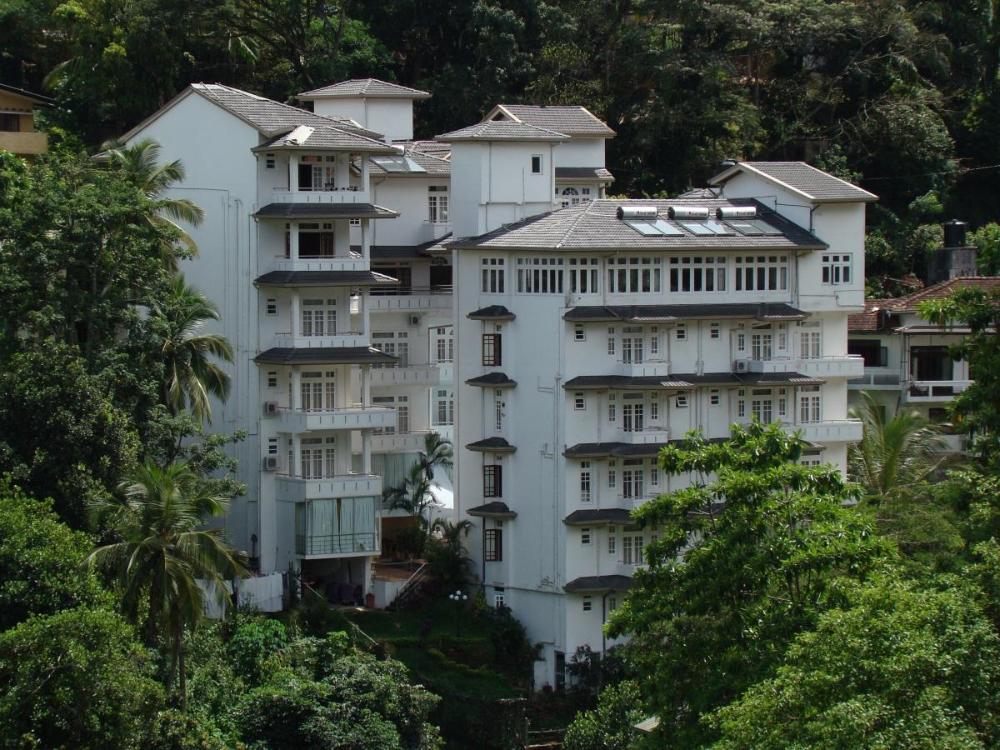 oak ray serene garden hotel