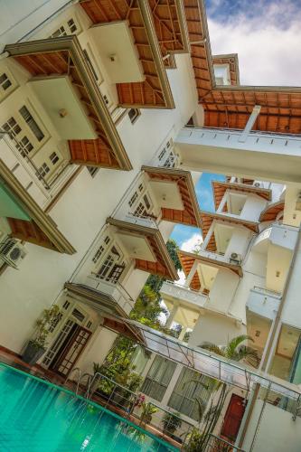 oak ray serene garden hotel