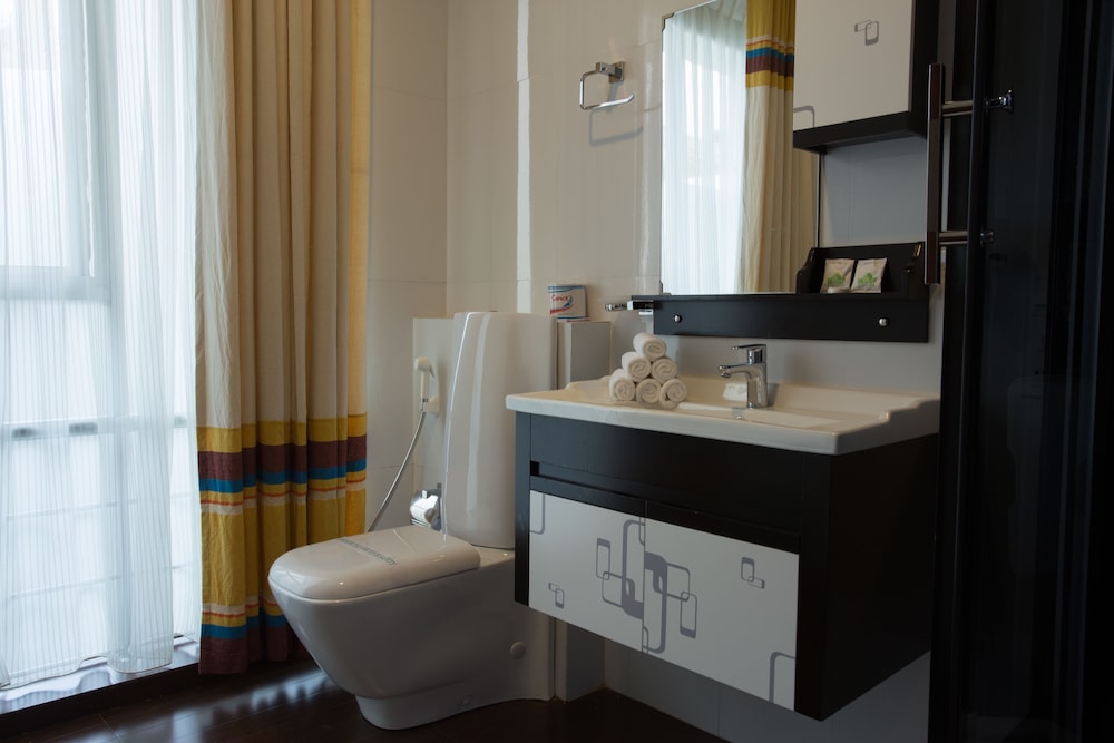 oak ray serene garden hotel