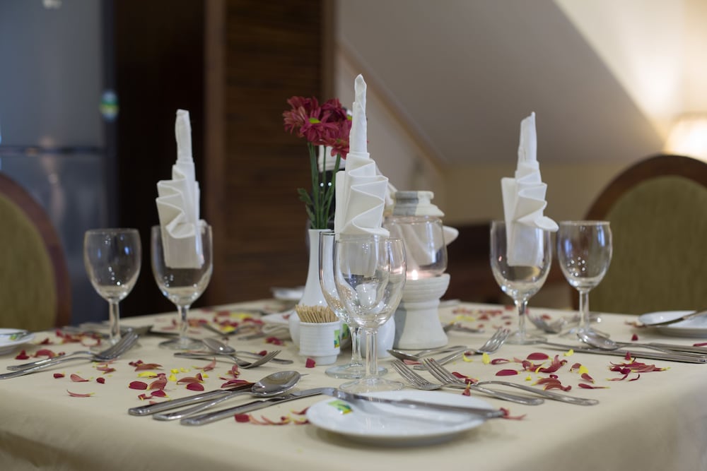 oak ray serene garden hotel