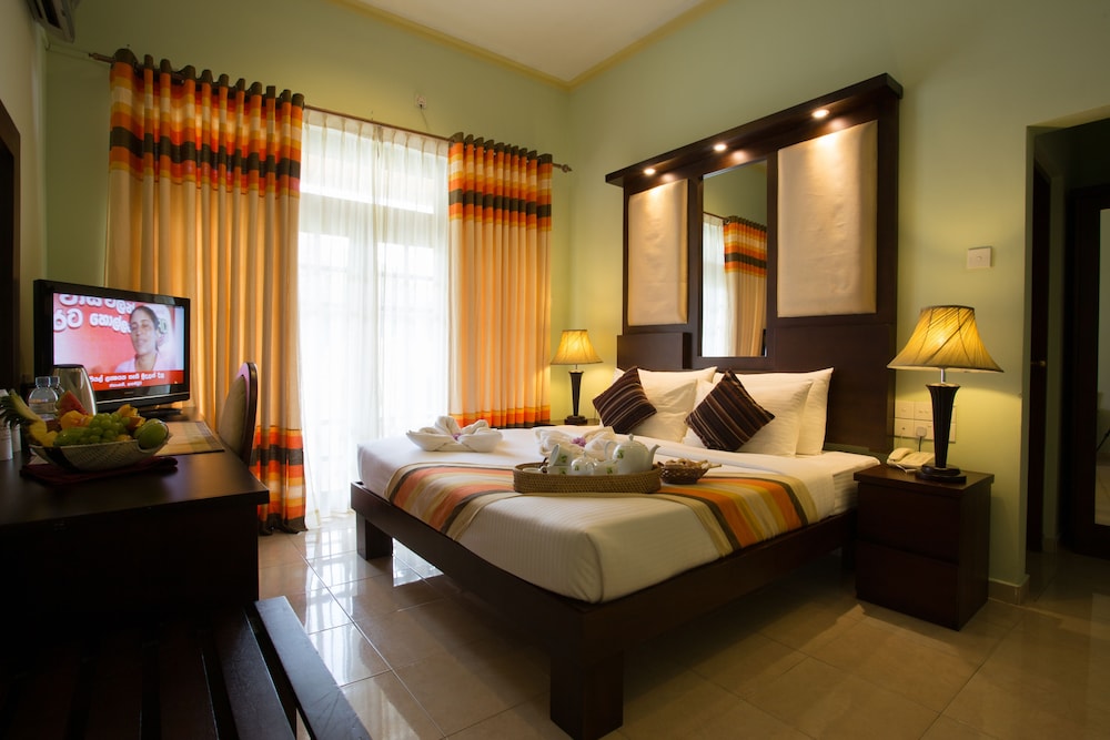 Oak Ray Serene Garden Hotel,Nuwara Eliya>>Kandy,3 star