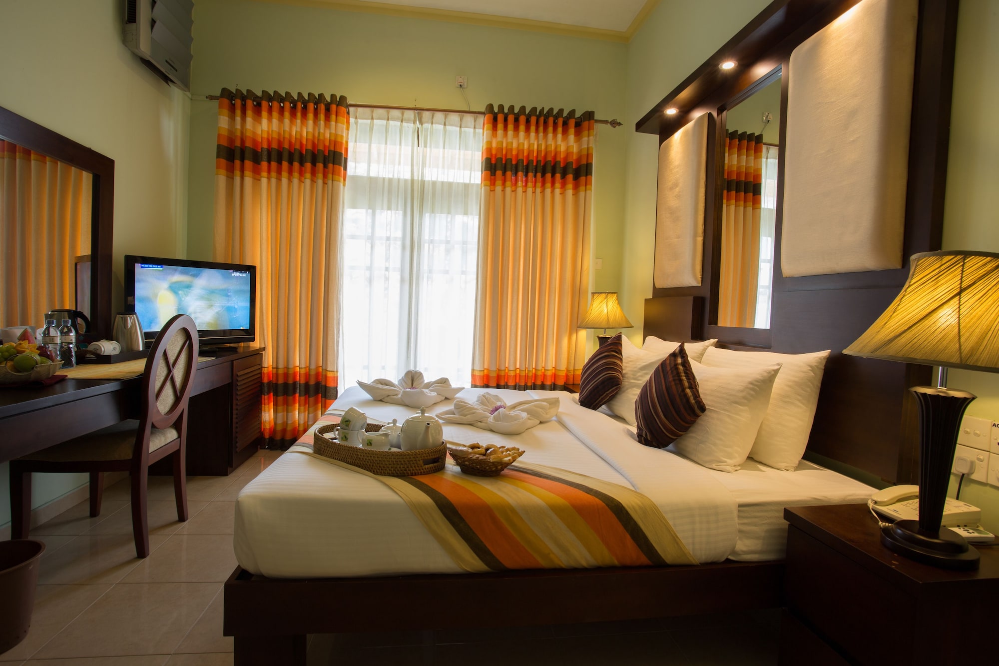 Oak Ray Serene Garden Hotel,Nuwara Eliya>>Kandy,3 star