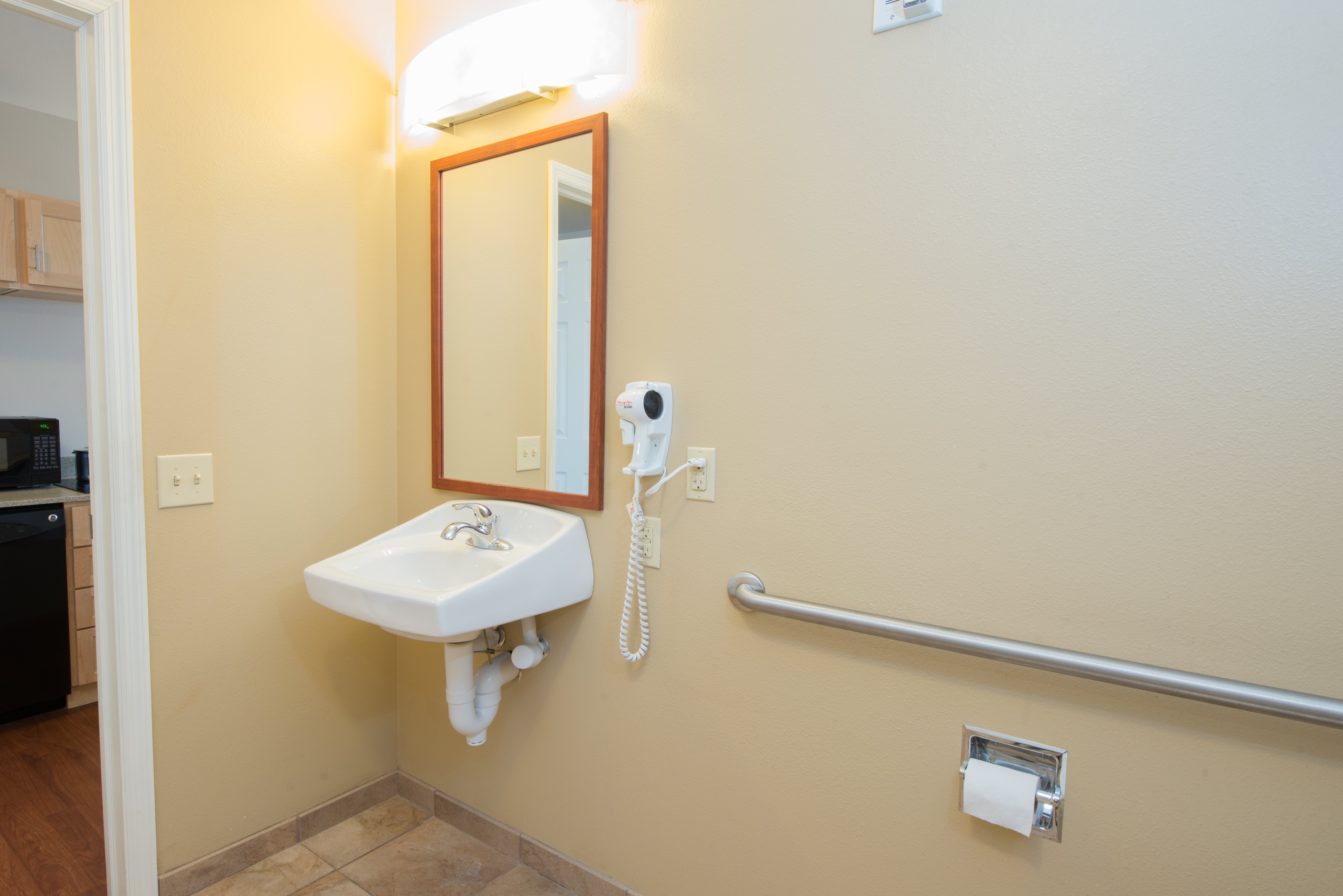 candlewood suites minot by ihg