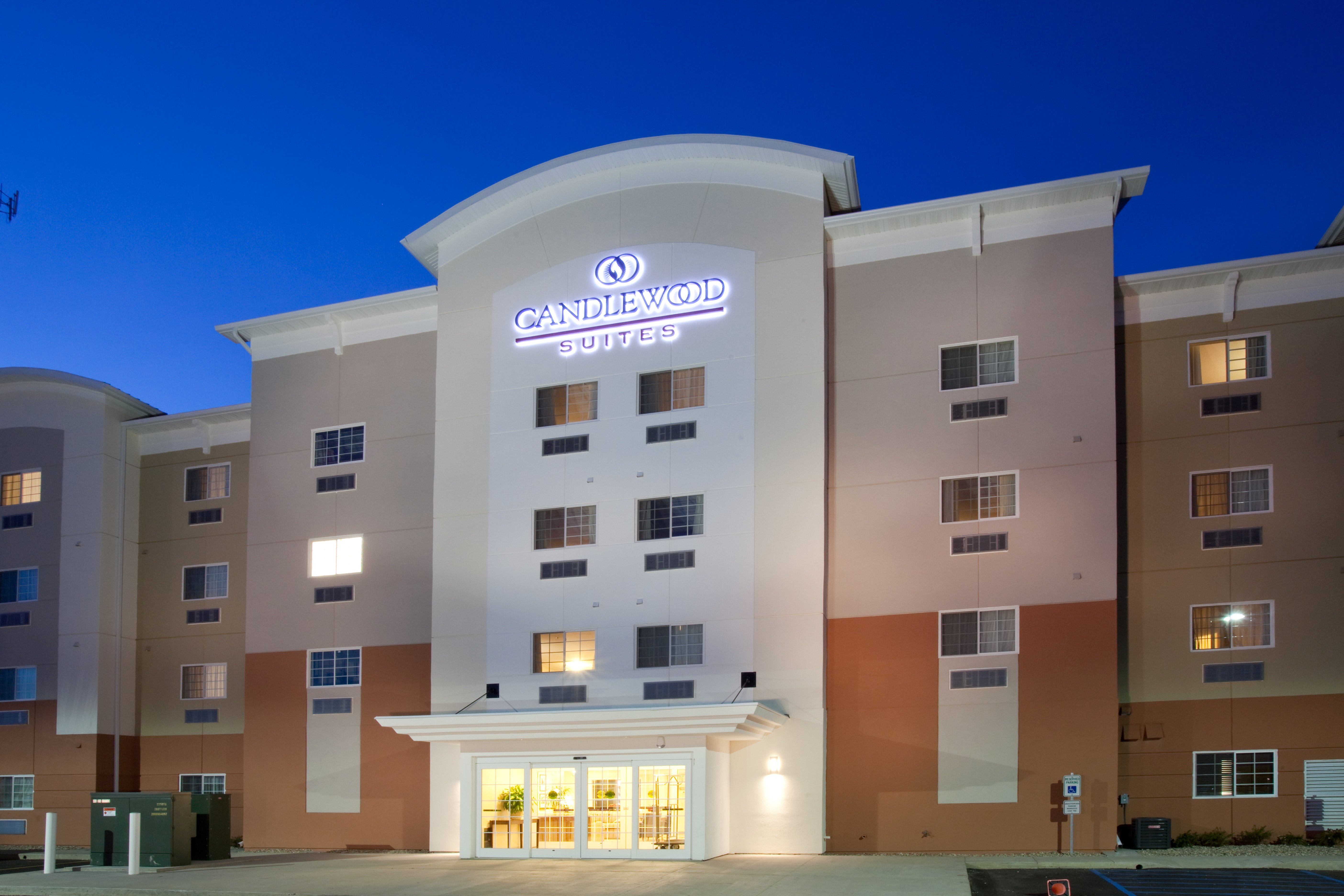 candlewood suites minot by ihg