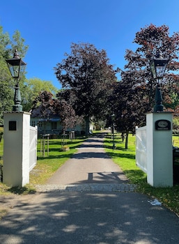 eng gard hotel and restaurant