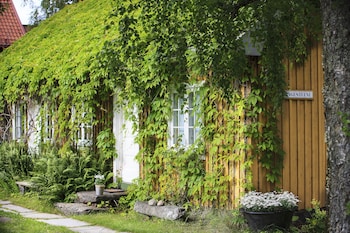 eng gard hotel and restaurant