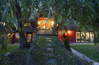 eng gard hotel and restaurant