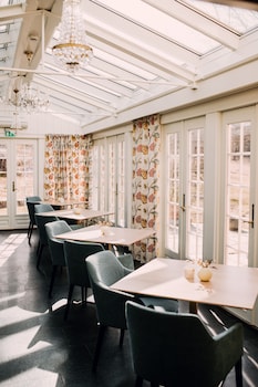 eng gard hotel and restaurant