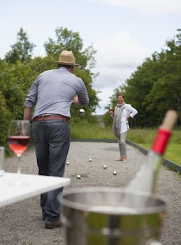 eng gard hotel and restaurant