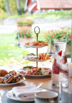 eng gard hotel and restaurant