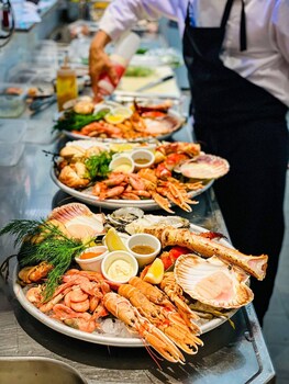 eng gard hotel and restaurant