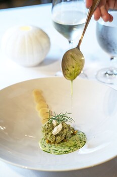 eng gard hotel and restaurant