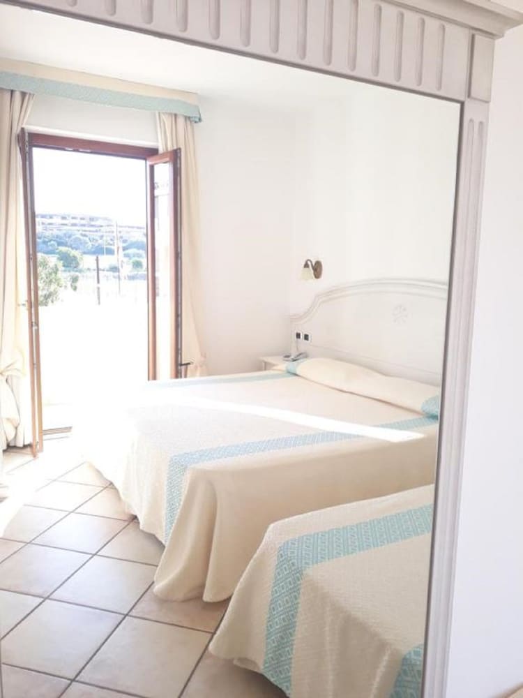 hotel castello di tavolara