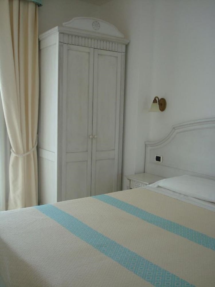 hotel castello di tavolara