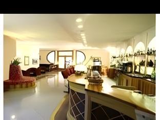 Moody Smart & Comfy Hotel,Near Crazy Catz Adventure Park,3 star