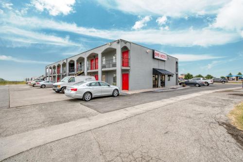 Oyo Hotel San Antonio Lackland Air Force Base West,100 Valley Hi Dr,2 star