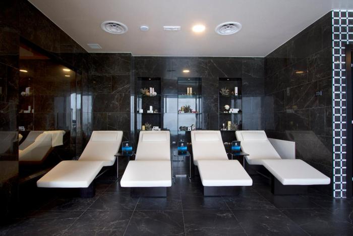 hotel riviera and maximilians