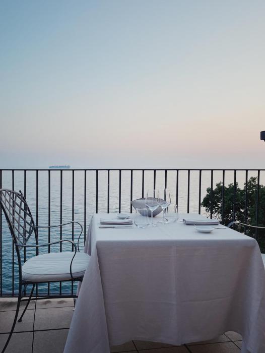 hotel riviera and maximilians