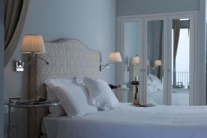 hotel riviera and maximilians