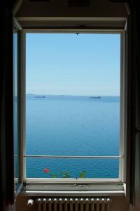 hotel riviera and maximilians