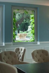 hotel riviera and maximilians