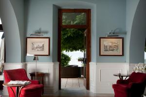 hotel riviera and maximilians