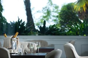 hotel riviera and maximilians