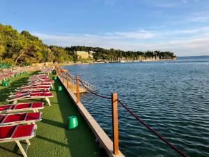 hotel riviera and maximilians