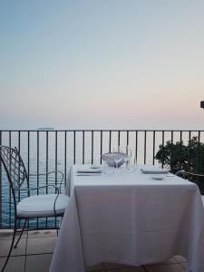 hotel riviera and maximilians