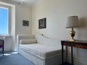 hotel riviera and maximilians