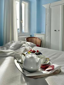 hotel riviera and maximilians