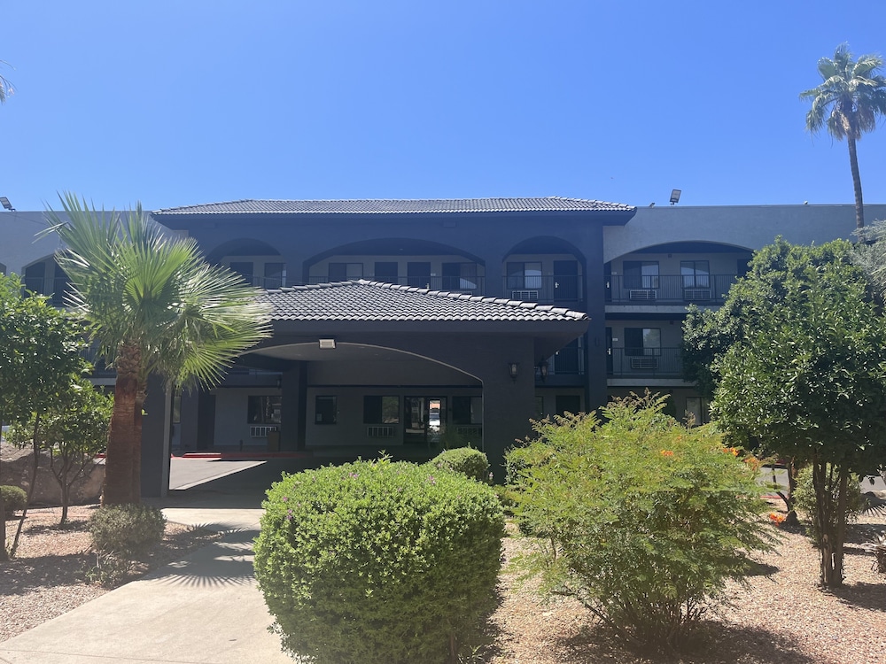 ocotillo apartments and hotel