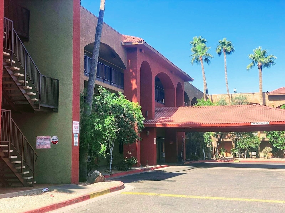 ocotillo apartments and hotel
