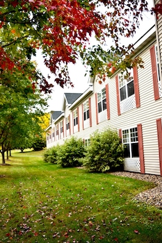 Country Inn River Falls,Near University Of Wisconsin River Falls,2 star