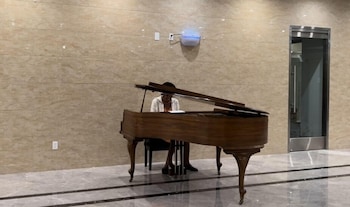 La Crystal Hotel - Los Angeles Area,123 E Artesia Blvd,3 star