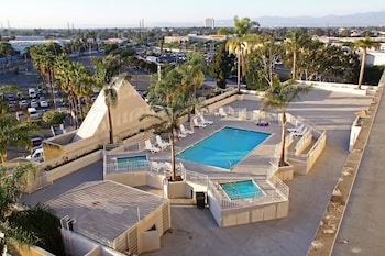 la crystal hotel los angeles area