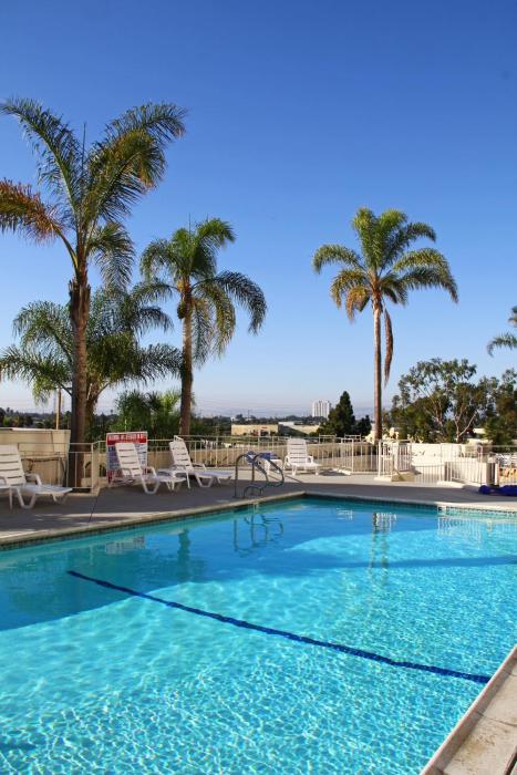 la crystal hotel los angeles area