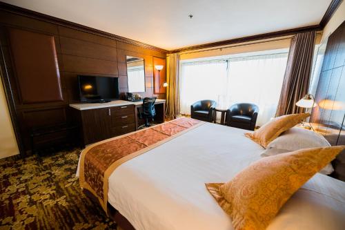 la crystal hotel los angeles area