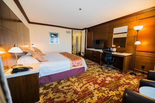 la crystal hotel los angeles area