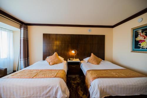 la crystal hotel los angeles area